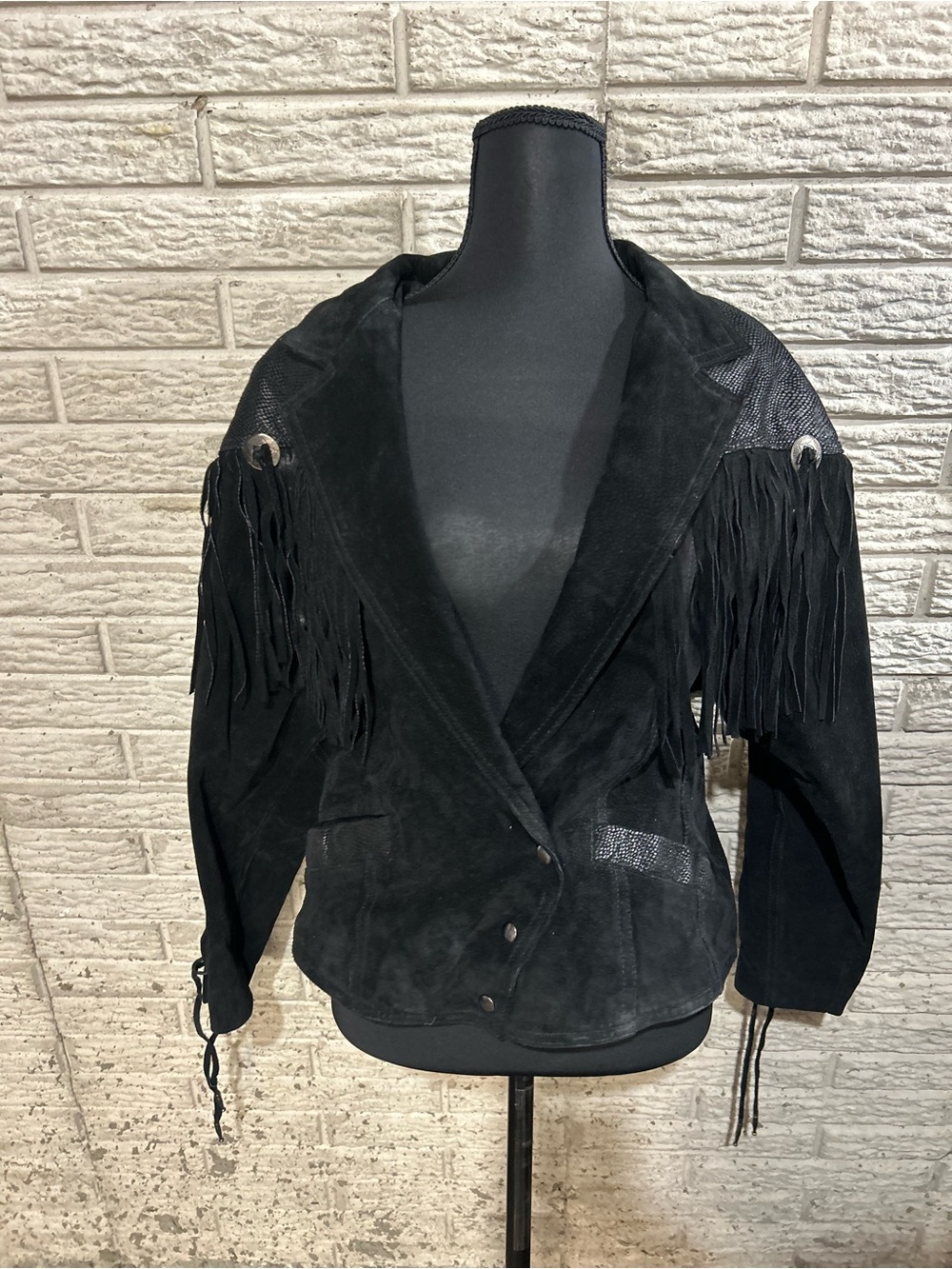 Vintage Cuir Classique Women's Black Leather Suede Western Fringe Jacket (Sz L)